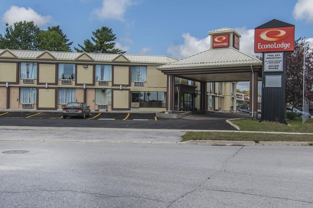 Econo Lodge Orillia Exterior foto