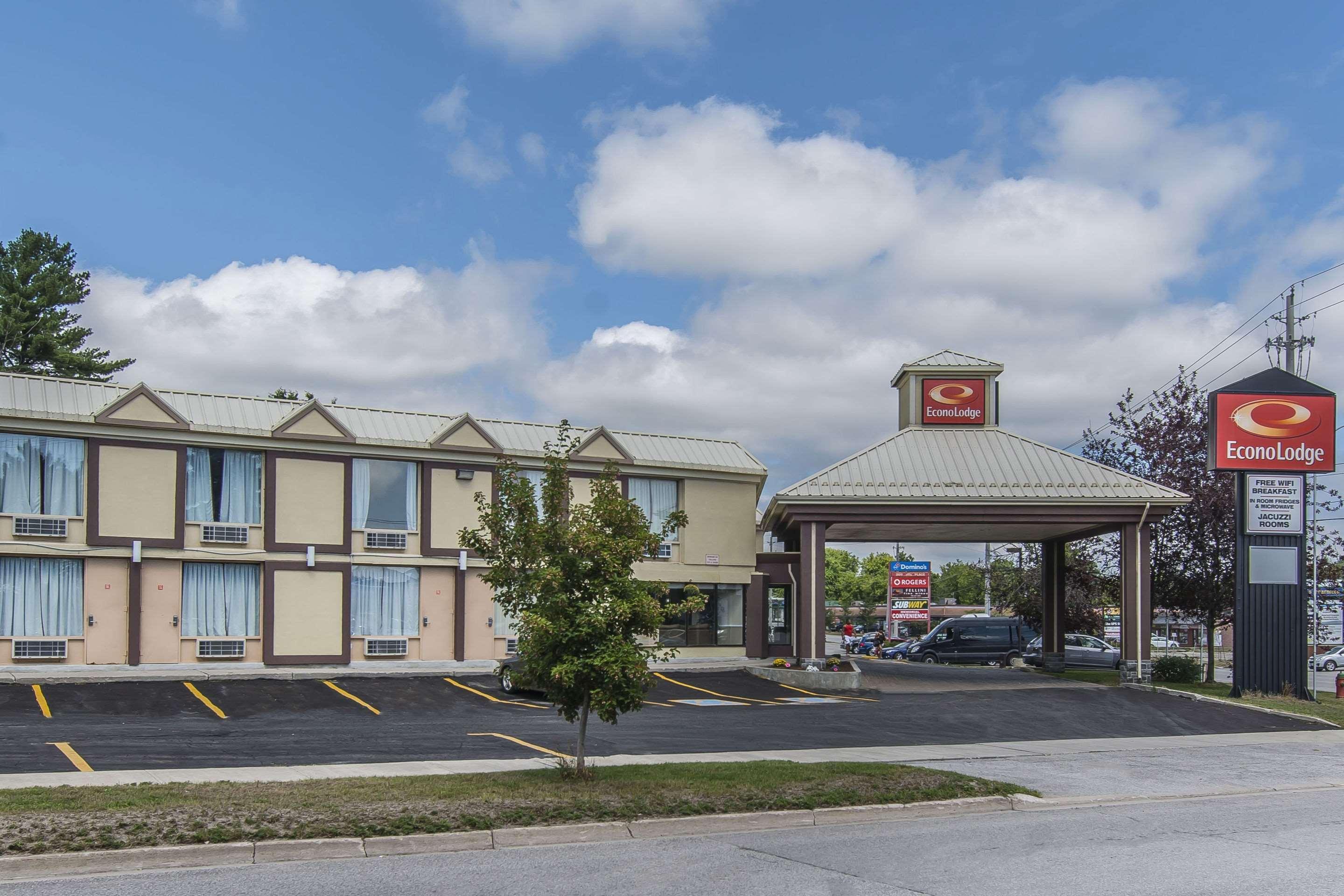 Econo Lodge Orillia Exterior foto